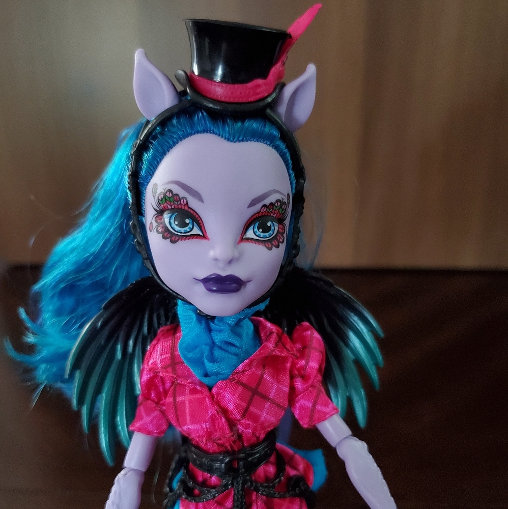 Monster High Avea Trotter Doll Freaky Fusion